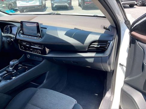 Used 2021 Nissan Rogue SV AWD/4WD image 12