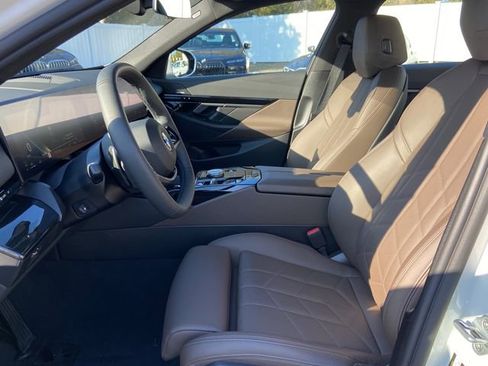 Used 2025 BMW 530i xDrive image 21