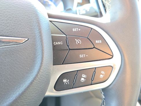 Certified 2022 Chrysler Pacifica Limited w/ Uconnect Theater Family Group image 13