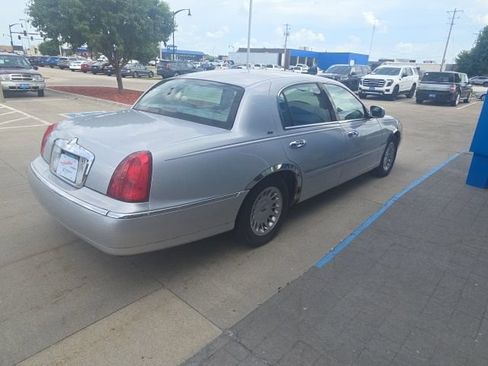 Used 1999 Lincoln Town Car Cartier RWD image 5