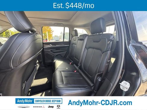 Used 2023 Jeep Grand Cherokee Limited w/ Black Appearance Package AWD/4WD image 18