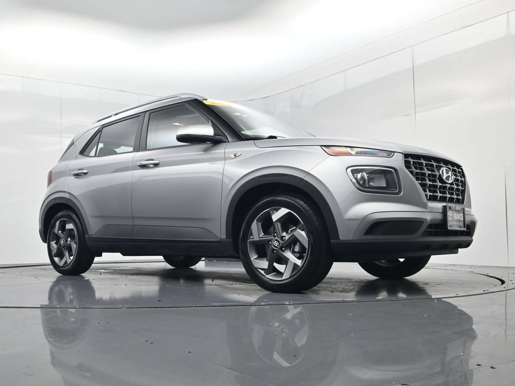 Used 2025 Hyundai Venue SEL FWD image 30
