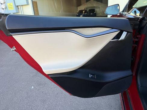 Used 2020 Tesla Model S Long Range Plus image 23