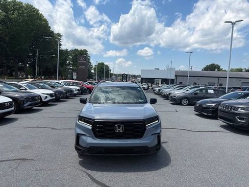 Used 2025 Honda Pilot Black Edition image 1