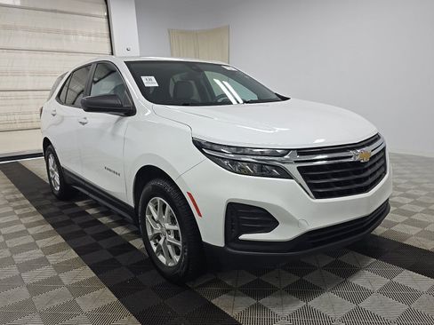 Used 2023 Chevrolet Equinox LS w/ LS Convenience Package AWD/4WD image 4