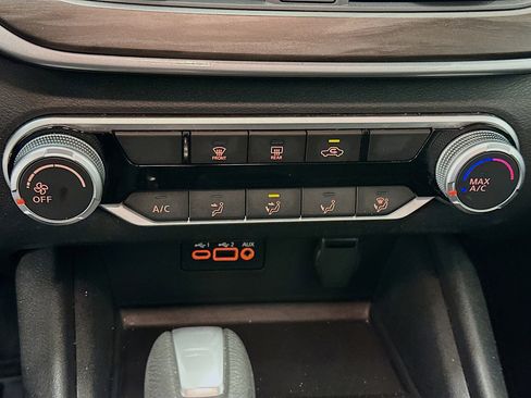 Used 2025 Nissan Altima 2.5 SV FWD image 24