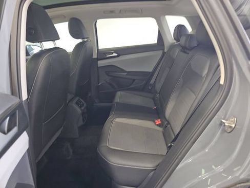 Used 2023 Volkswagen Taos SE w/ Panoramic Sunroof Package FWD image 6