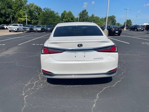Used 2025 Lexus ES 300h w/ Technology Package FWD image 4