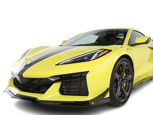 Used 2023 Chevrolet Corvette Z06 w/ Z07 Performance Package RWD image 3