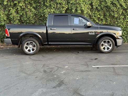 Used 2017 RAM 1500 Laramie w/ Convenience Group AWD/4WD image 7