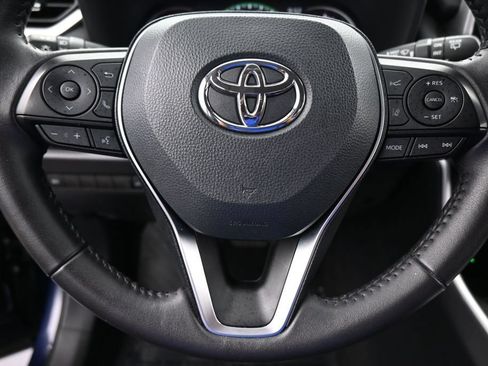 Used 2025 Toyota RAV4 XLE Premium FWD image 32