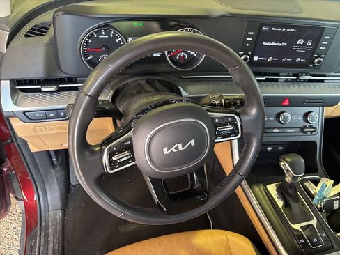 Used 2024 Kia Carnival LX FWD image 15