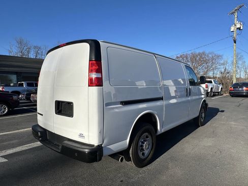 Used 2019 Chevrolet Express 3500 w/ Driver Convenience Package image 10