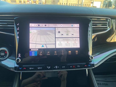 Used 2022 Jeep Wagoneer Series II AWD/4WD image 29