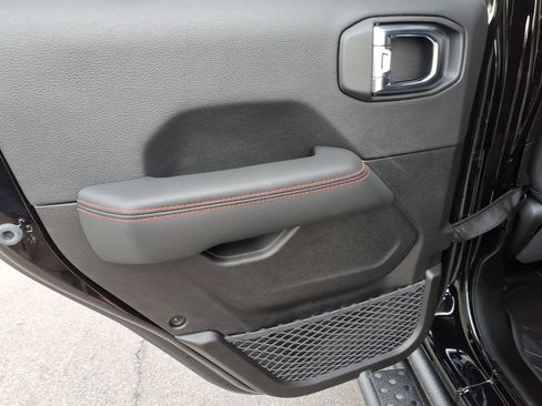 Used 2025 Jeep Wrangler Unlimited Rubicon AWD/4WD image 13