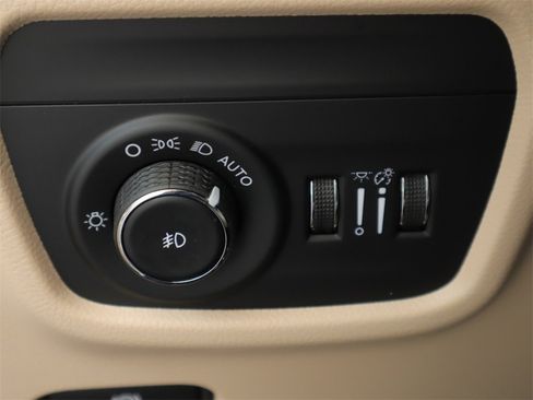 New 2023 Jeep Grand Cherokee L Limited w/ Luxury Tech Group II image 18