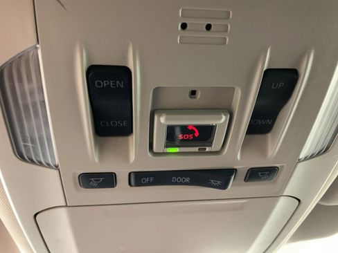 Used 2022 Toyota Highlander XLE image 23