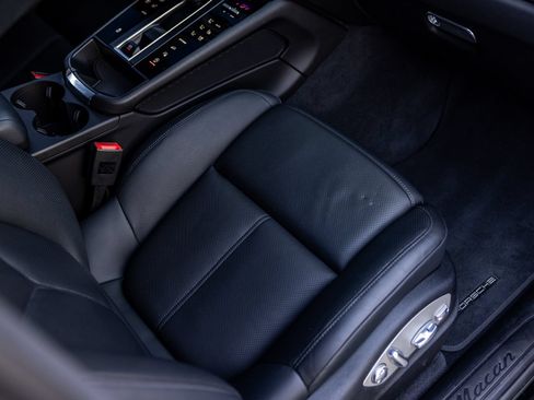Certified 2024 Porsche Macan w/ Premium Plus Package AWD/4WD image 33
