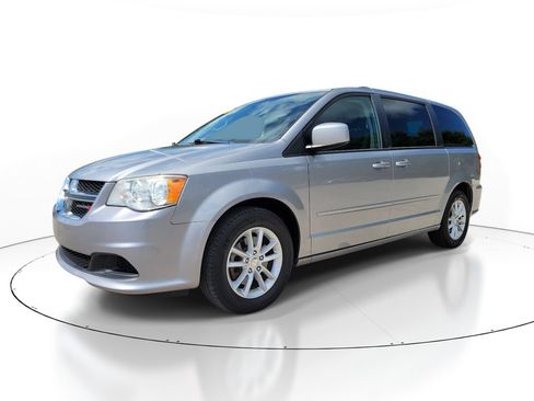 Used 2014 Dodge Grand Caravan SXT FWD image 2