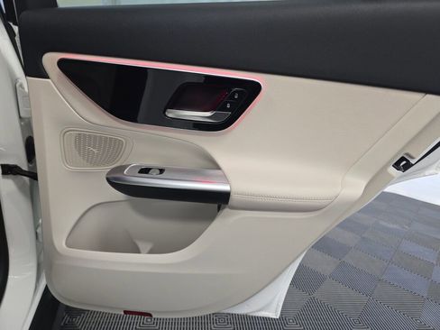 Used 2025 Mercedes-Benz GLC 300 image 24