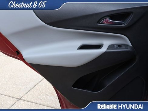 Used 2019 Chevrolet Equinox LT w/ Driver Convenience Package FWD image 18