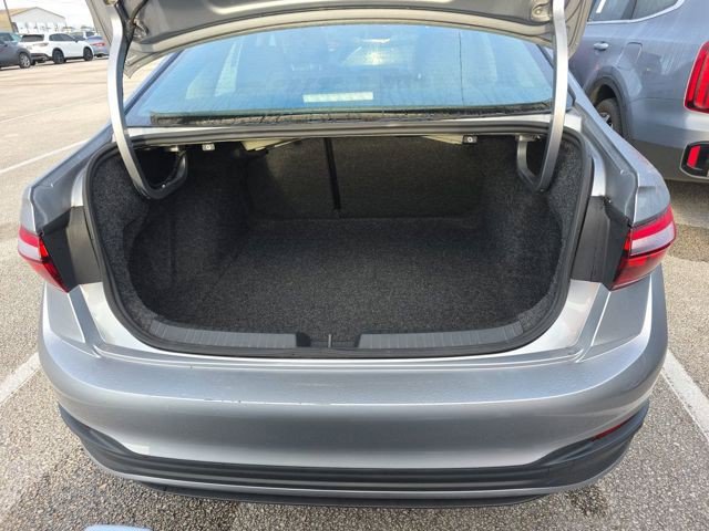 Used 2025 Volkswagen Jetta SE FWD image 17