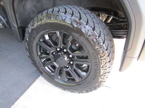 Used 2023 GMC Sierra 3500 Denali w/ Denali Black Diamond Edition AWD/4WD image 32