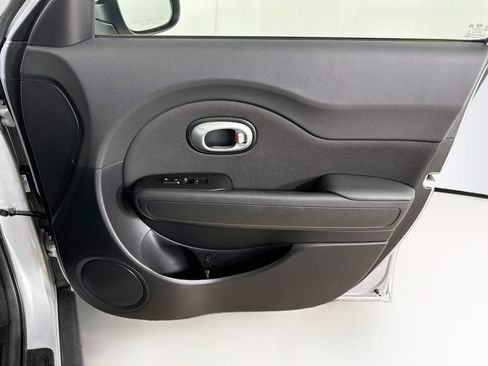 Used 2016 Kia Soul FWD image 29