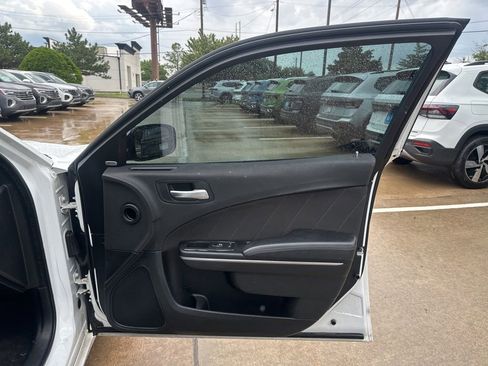 Used 2016 Dodge Charger SXT RWD image 21