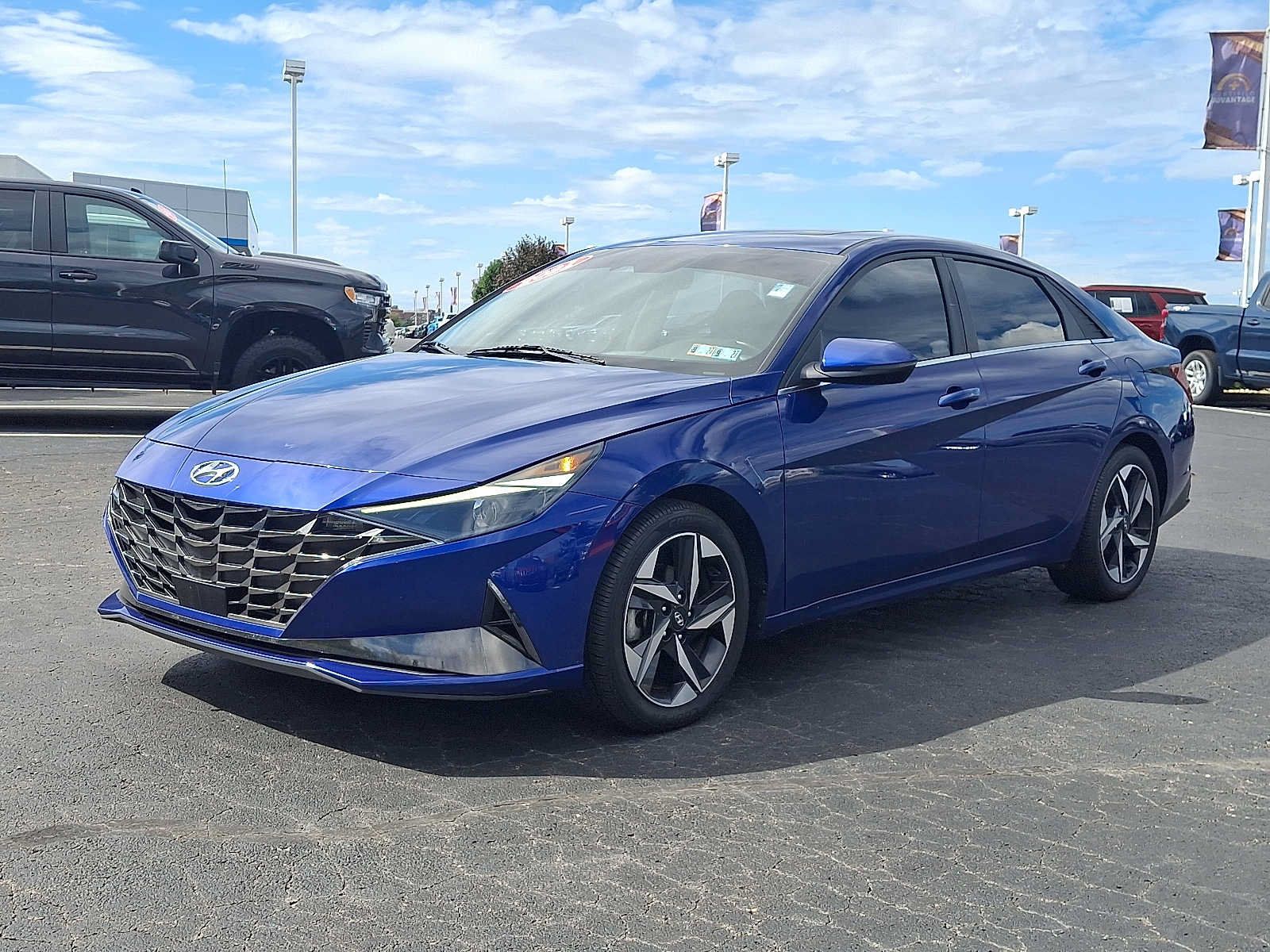 Used 2021 Hyundai Elantra SEL w/ Convenience + Premium Package FWD image 3