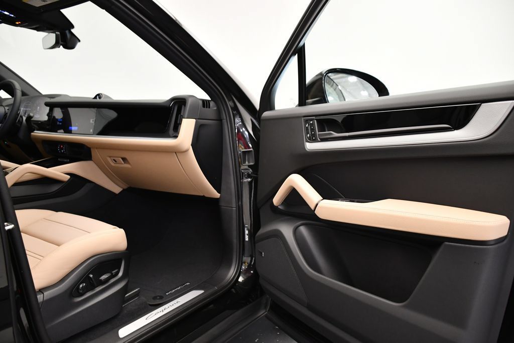 Certified 2025 Porsche Cayenne E-Hybrid Coupe AWD/4WD image 51