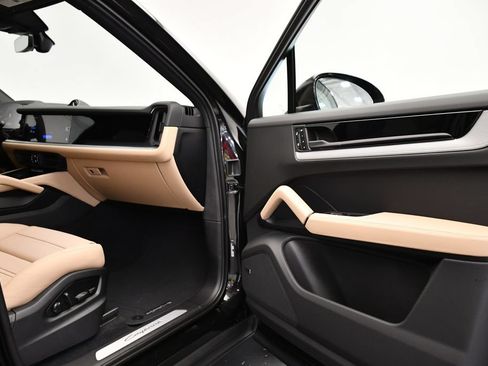 Certified 2025 Porsche Cayenne E-Hybrid Coupe AWD/4WD image 51