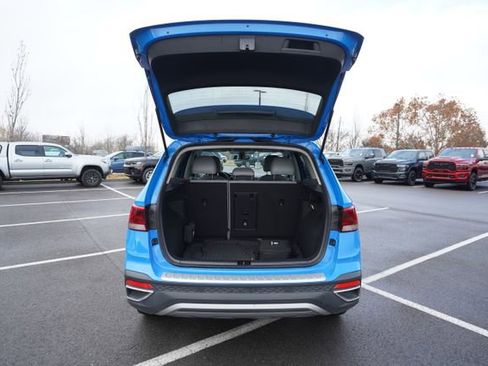 Used 2023 Volkswagen Taos SE w/ Panoramic Sunroof Package image 17