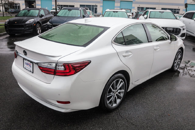 Used 2016 Lexus ES 300h w/ Luxury Package w/Wood Trim FWD image 18