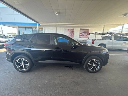 Used 2025 Chevrolet Trax RS w/ Driver Confidence Package FWD image 4