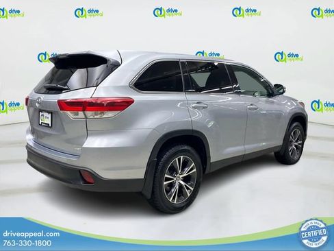 Used 2019 Toyota Highlander LE AWD/4WD image 5