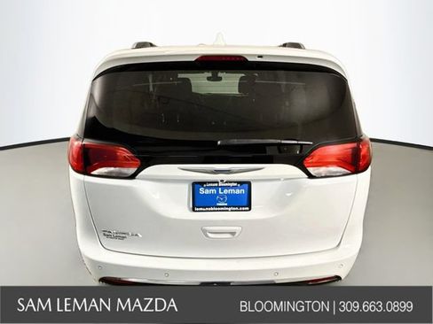 Used 2018 Chrysler Pacifica Touring-L w/ Premium Audio Group FWD image 6
