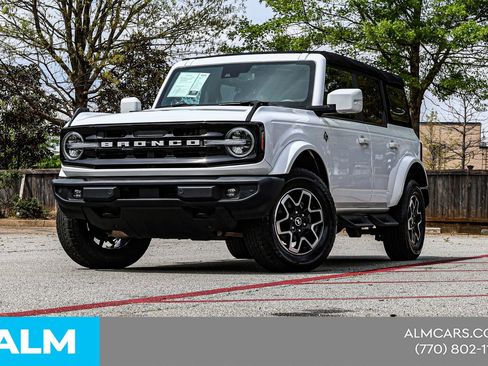 Used 2023 Ford Bronco Outer Banks AWD/4WD image 2