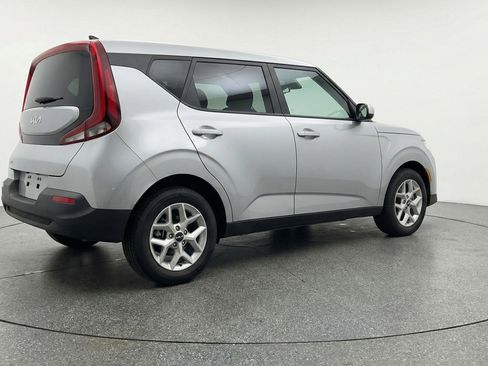 Used 2025 Kia Soul LX w/ LX Technology Package image 9