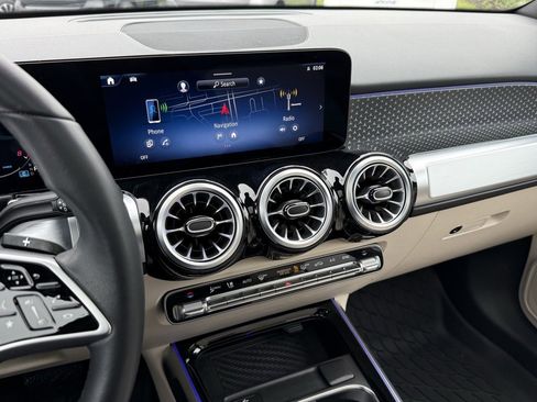 Certified 2025 Mercedes-Benz GLB 250 image 21