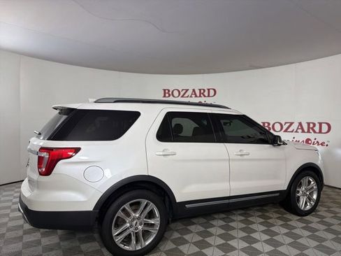 Used 2017 Ford Explorer XLT w/ Equipment Group 202A FWD image 9