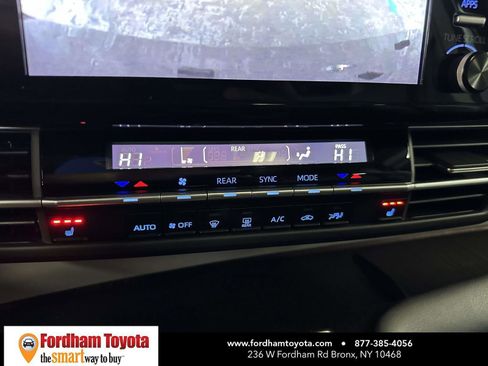 Used 2023 Toyota Sienna XLE image 27