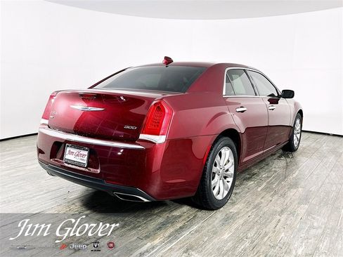 Used 2018 Chrysler 300 Limited image 9