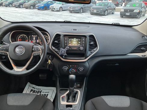 Used 2015 Jeep Cherokee Sport image 17