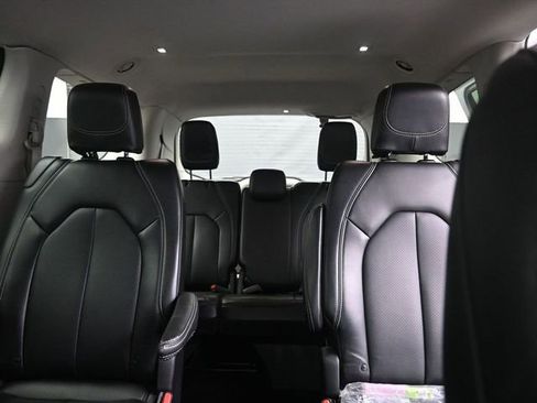 Used 2024 Chrysler Pacifica Touring-L FWD image 14