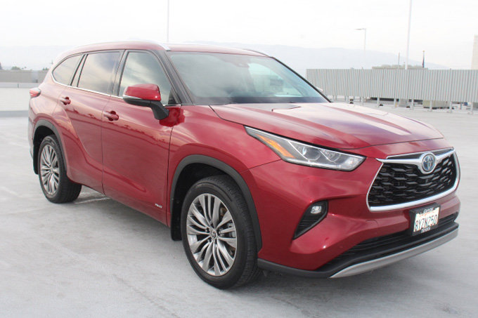 Used 2022 Toyota Highlander Platinum AWD/4WD image 2