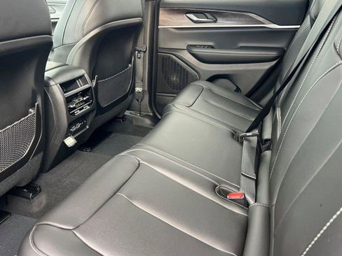 New 2025 Jeep Grand Cherokee Limited image 12