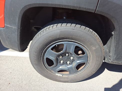 Used 2016 Jeep Renegade Sport w/ Power & Air Group image 4