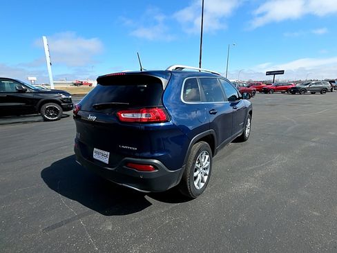 Used 2018 Jeep Cherokee Limited AWD/4WD image 5