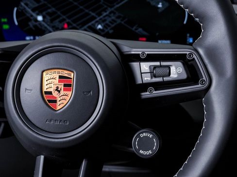 New 2025 Porsche Macan 4S Electric image 20